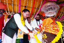 टपकेश्वर महादेव की भव्य शोभायात्रा में शामिल हुए मुख्यमंत्री धामी टपकेश्वर महादेव की भव्य शोभायात्रा में शामिल हुए मुख्यमंत्री धामी