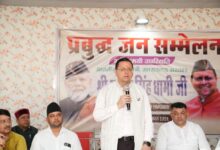 मुख्यमंत्री ने बनबसा में प्रबुद्धजनों से किया संवाद, योजनाओं पर की चर्चा मुख्यमंत्री ने बनबसा में प्रबुद्धजनों से किया संवाद, योजनाओं पर की चर्चा
