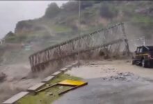 नीति घाटी में भारी बारिश से तमक नाला उफनाया, वैली ब्रिज बहा नीति घाटी में भारी बारिश से तमक नाला उफनाया, वैली ब्रिज बहा