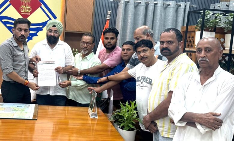 महानगर कांग्रेस ने जिला निर्वाचन अधिकारी आशीष चौहान को सौंपा ज्ञापन महानगर कांग्रेस ने जिला निर्वाचन अधिकारी आशीष चौहान को सौंपा ज्ञापन
