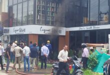 रामनगर में AC फटने से से विदेशी शराब की दुकान में लगी भीषण आग रामनगर में AC फटने से से विदेशी शराब की दुकान में लगी भीषण आग