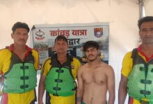 कांवड़ यात्रा के दौरान SDRF की मुस्तैदी, गंगा के तेज बहाव में फंसे 18 शिवभक्तों को किया रेस्क्यू कांवड़ यात्रा के दौरान SDRF की मुस्तैदी, गंगा के तेज बहाव में फंसे 18 शिवभक्तों को किया रेस्क्यू