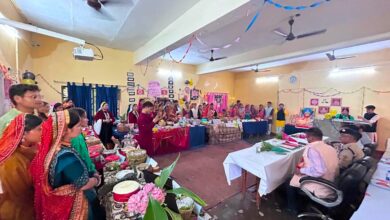 “समौण अगली पीढ़ी तें” में दिखा पहाड़ी संस्कृति का रंग, पारंपरिक व्यंजनों से महका गोपेश्वर कॉलेज “समौण अगली पीढ़ी तें” में दिखा पहाड़ी संस्कृति का रंग, पारंपरिक व्यंजनों से महका गोपेश्वर कॉलेज