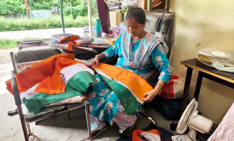 हर घर लहराएगा दून का हैंडमेड तिरंगा