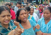 भाजपा नेता और भाई की गिरफ्तारी की मांग को लेकर रुद्रपुर कोतवाली घेरने पहुंचे सैकड़ों लोग भाजपा नेता और भाई की गिरफ्तारी की मांग को लेकर रुद्रपुर कोतवाली घेरने पहुंचे सैकड़ों लोग
