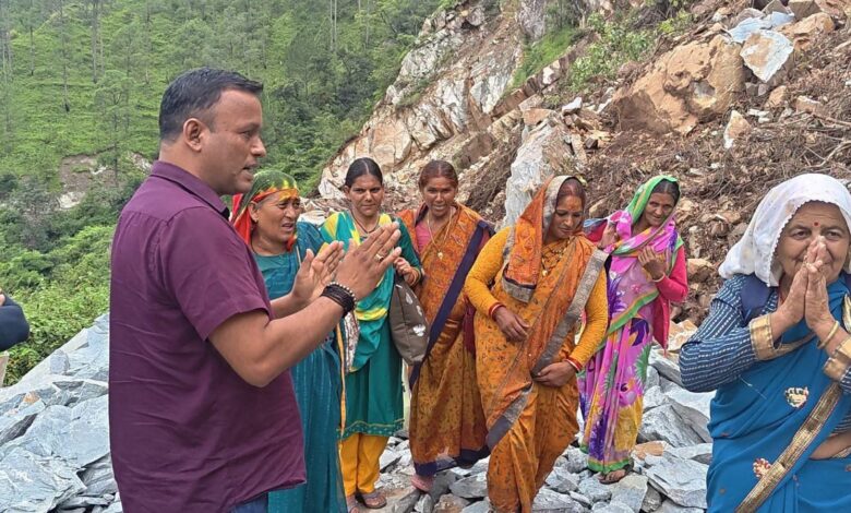 जनता की परेशानी पर मौके पर पहुंचे जिला पंचायत उपाध्यक्ष लक्ष्मण खत्री ने लोक निर्माण विभाग के अधिकारियों को दिए शीघ्र समाधान के निर्देश जनता की परेशानी पर मौके पर पहुंचे जिला पंचायत उपाध्यक्ष लक्ष्मण खत्री ने लोक निर्माण विभाग के अधिकारियों को दिए शीघ्र समाधान के निर्देश