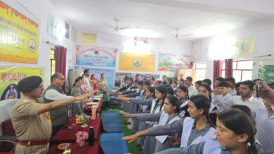 नशे की राह छोड़, शिक्षा और सफलता की राह चुनें: एसपी चमोली