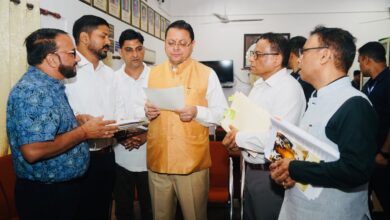 धरने के 86वें दिन और दो बार मुख्यमंत्री आवास कूच के बाद आखिरकार बेरोजगार मेडिकल लैब तकनीशियनों की मुख्यमंत्री धामी से हुई मुलाकात