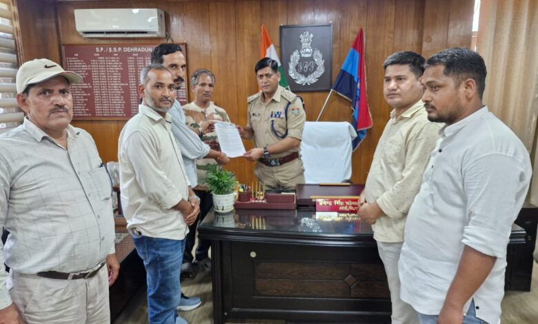 13 दिन से लापता इकलौता बेटा, सिद्धार्थ रमोला का अब तक सुराग नहीं — UKD ने पुलिस से जांच तेज करने की मांग की 13 दिन से लापता इकलौता बेटा, सिद्धार्थ रमोला का अब तक सुराग नहीं — UKD ने पुलिस से जांच तेज करने की मांग की
