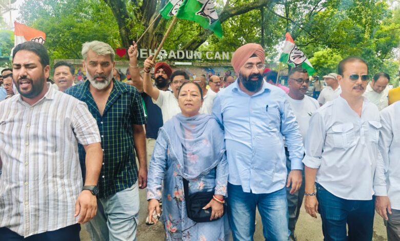 प्रेमनगर-गढ़ी कैंट की बदहाली पर महानगर कांग्रेस का हल्ला बोल, डॉ. गोगी ने दी आंदोलन तेज करने की चेतावनी प्रेमनगर-गढ़ी कैंट की बदहाली पर महानगर कांग्रेस का हल्ला बोल, डॉ. गोगी ने दी आंदोलन तेज करने की चेतावनी