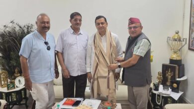 पैनखण्डा जिला चमोली की विभिन्न क्षेत्रीय मांगो के सम्बन्ध में सांसद बलूनी को ज्ञापन सौंपा