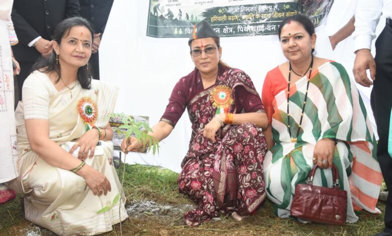 सीमांत क्षेत्रों को मजबूत बनाना और यहाँ की जनसुविधाओं का विस्तार करना सरकार की प्राथमिकता : रेखा सीमांत क्षेत्रों को मजबूत बनाना और यहाँ की जनसुविधाओं का विस्तार करना सरकार की प्राथमिकता : रेखा