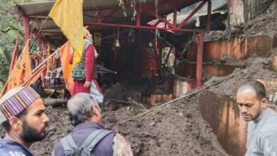 पंचम केदार कल्पेश्वर महादेव परिसर में भारी बारिश के बाद अचानक भूस्खलन होने से अफरा-तफरी मची