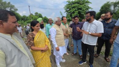 बाढ़ प्रभावित क्षेत्रों का मंत्री और विधायक ने किया स्थलीय निरीक्षण, अधिकारियों को त्वरित कार्रवाई के निर्देश