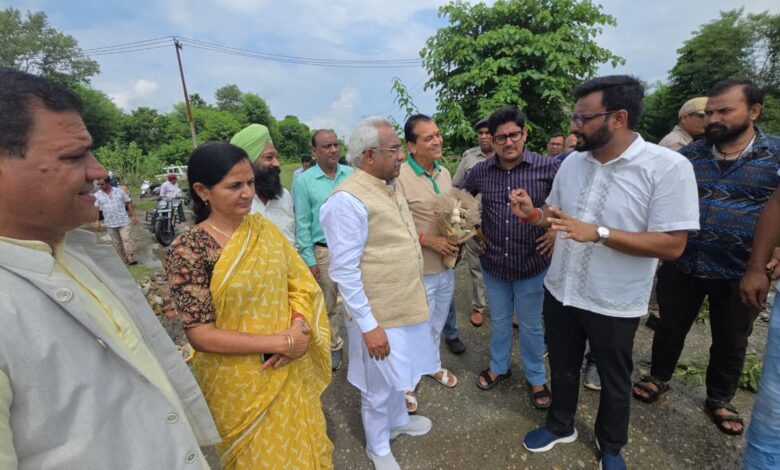 बाढ़ प्रभावित क्षेत्रों का मंत्री और विधायक ने किया स्थलीय निरीक्षण, अधिकारियों को त्वरित कार्रवाई के निर्देश बाढ़ प्रभावित क्षेत्रों का मंत्री और विधायक ने किया स्थलीय निरीक्षण, अधिकारियों को त्वरित कार्रवाई के निर्देश
