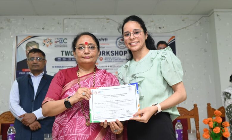 लीन सिक्स सिगमा व्हाइट बेल्ट कार्यशाला में विद्यार्थियों एवं प्राध्यापकों को वितरित किए प्रमाण-पत्र