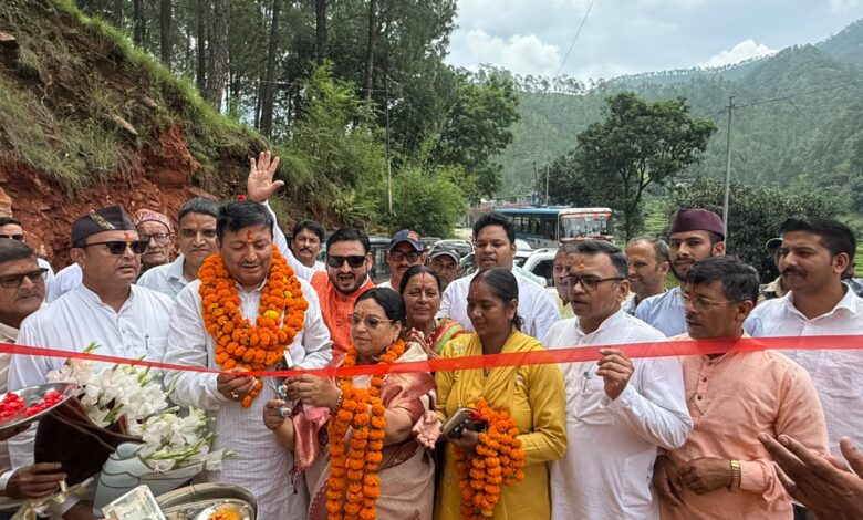 बागेश्वर के विकास को मिली नई रफ्तार, रुपये 12.18 करोड़ की सड़क का हुआ शुभारंभ बागेश्वर के विकास को मिली नई रफ्तार, रुपये 12.18 करोड़ की सड़क का हुआ शुभारंभ
