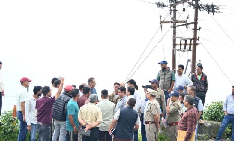 कैबिनेट मंत्री गणेश जोशी ने भूमि संबंधी विसंगतियां शीघ्र दूर कर निर्माण कार्य शुरू करने के दिए निर्देश