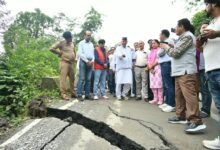 कैबिनेट मंत्री गणेश जोशी ने मसूरी मार्ग पर भूस्खलन और क्षतिग्रस्त सड़क के स्थायी समाधान को किया निरीक्षण कैबिनेट मंत्री गणेश जोशी ने मसूरी मार्ग पर भूस्खलन और क्षतिग्रस्त सड़क के स्थायी समाधान को किया निरीक्षण
