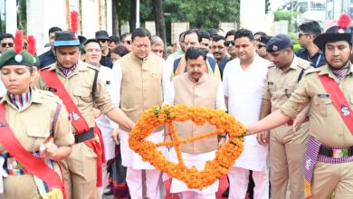 राष्ट्र के प्रति उनका समर्पण, त्याग और कर्तव्यनिष्ठा हम सभी के लिए प्रेरणास्रोत : सीएम राष्ट्र के प्रति उनका समर्पण, त्याग और कर्तव्यनिष्ठा हम सभी के लिए प्रेरणास्रोत : सीएम