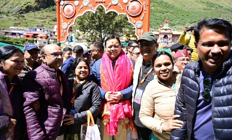 श्री बदरीनाथ धाम में मुख्यमंत्री ने की पूजा-अर्चना, मास्टर प्लान के कार्यों का लिया जायजा