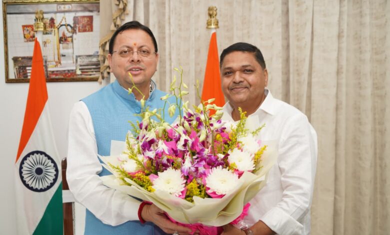 मुख्यमंत्री धामी से जिला सहकारी बैंक नैनीताल के नवनिर्वाचित अध्यक्ष ने की शिष्टाचार भेंट मुख्यमंत्री धामी से जिला सहकारी बैंक नैनीताल के नवनिर्वाचित अध्यक्ष ने की शिष्टाचार भेंट