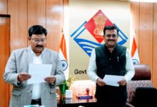 सीएस ने दीपेन्द्र चौधरी को उत्तराखण्ड सेवा का अधिकार आयोग में आयुक्त पद के लिए पद की शपथ दिलाई सीएस ने दीपेन्द्र चौधरी को उत्तराखण्ड सेवा का अधिकार आयोग में आयुक्त पद के लिए पद की शपथ दिलाई
