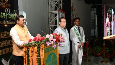 छात्र पाठ्यक्रम से आगे पढ़ें, आधुनिकता के साथ अपनी जड़ों से भी जुड़े रहें: मुख्य सचिव