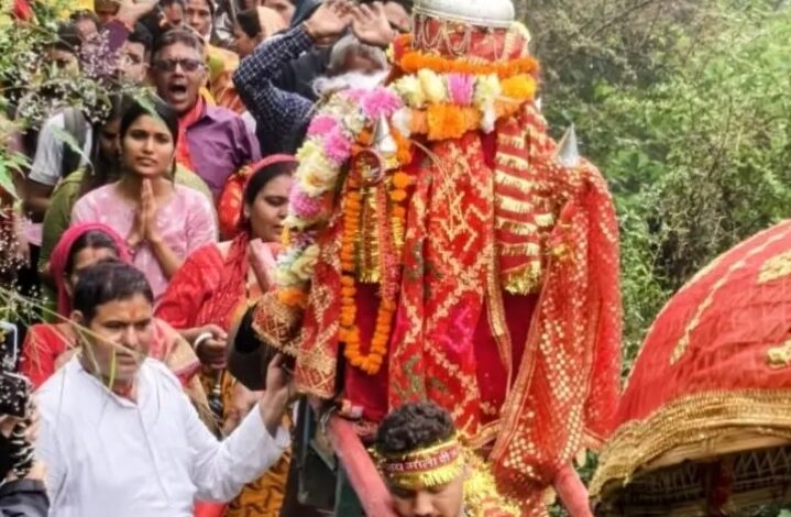 जयकारों के बीच कुरुड़ सिद्धपीठ मंदिर से मां नंदा की बड़ी जात शुरू हुई