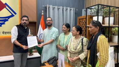 सरकारी जमीनों की बिक्री पर रोक और UIIDB भंग करने की मांग, मुख्यमंत्री को भेजा ज्ञापन सरकारी जमीनों की बिक्री पर रोक और UIIDB भंग करने की मांग, मुख्यमंत्री को भेजा ज्ञापन