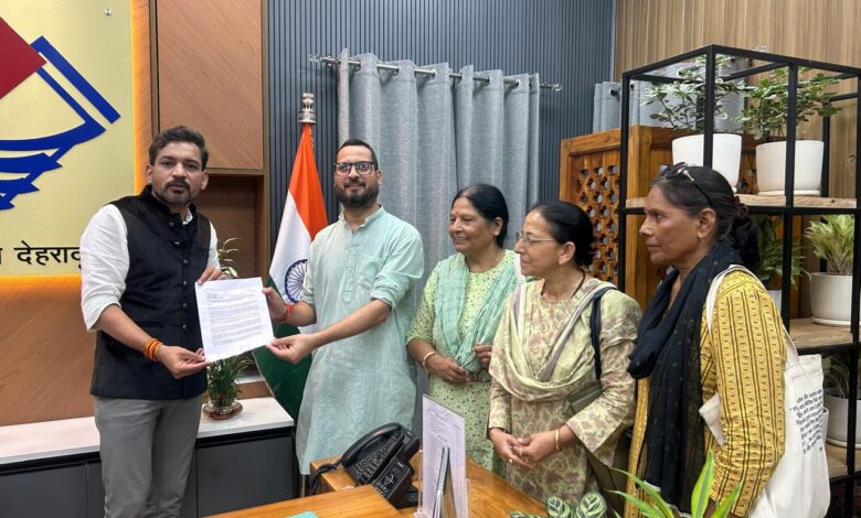 सरकारी जमीनों की बिक्री पर रोक और UIIDB भंग करने की मांग, मुख्यमंत्री को भेजा ज्ञापन