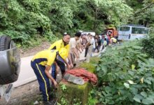 दुर्गम खाई से SDRF ने सुरक्षित बाहर निकाला दुर्घटना में मृत चालक का शव दुर्गम खाई से SDRF ने सुरक्षित बाहर निकाला दुर्घटना में मृत चालक का शव