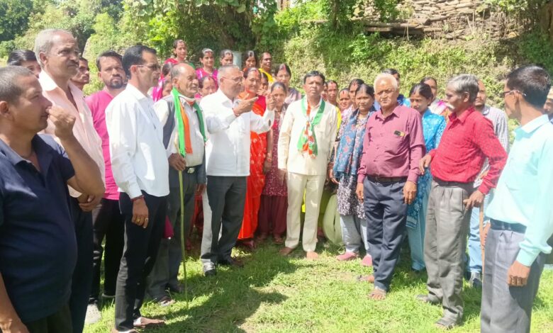 आजादी के दशकों बाद भी सड़क को तरस रहा पनेर गांव आजादी के दशकों बाद भी सड़क को तरस रहा पनेर गांव