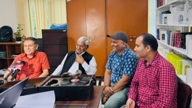 गढ़वाल और कुमाऊं के लगभग लुप्त हो चुके ग्रामोफोन रिकॉर्ड गानों को दून पुस्तकालय एवं शोध केन्द्र ने डिजिटल करके नई ज़िंदगी दी गढ़वाल और कुमाऊं के लगभग लुप्त हो चुके ग्रामोफोन रिकॉर्ड गानों को दून पुस्तकालय एवं शोध केन्द्र ने डिजिटल करके नई ज़िंदगी दी