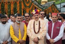 धर्मस्व मंत्री सतपाल महाराज पहुंचे सिरमौर के शिलाई, पश्मी गांव जागड़ा मेले के दो दिवसीय आयोजन के दूसरे दिन छत्रधारी चालदा महासू महाराज के दर्शन कर पूजा अर्चना की धर्मस्व मंत्री सतपाल महाराज पहुंचे सिरमौर के शिलाई, पश्मी गांव जागड़ा मेले के दो दिवसीय आयोजन के दूसरे दिन छत्रधारी चालदा महासू महाराज के दर्शन कर पूजा अर्चना की