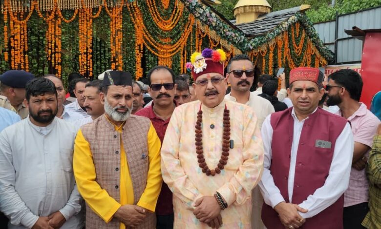 धर्मस्व मंत्री सतपाल महाराज पहुंचे सिरमौर के शिलाई, पश्मी गांव जागड़ा मेले के दो दिवसीय आयोजन के दूसरे दिन छत्रधारी चालदा महासू महाराज के दर्शन कर पूजा अर्चना की धर्मस्व मंत्री सतपाल महाराज पहुंचे सिरमौर के शिलाई, पश्मी गांव जागड़ा मेले के दो दिवसीय आयोजन के दूसरे दिन छत्रधारी चालदा महासू महाराज के दर्शन कर पूजा अर्चना की