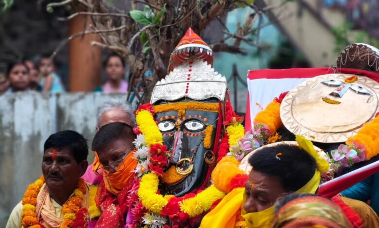 चार दिवसीय प्रवास पर देवी मां कालिंका पहुंची अपने मायके पनाई सेरा मांडा मंण्डप में