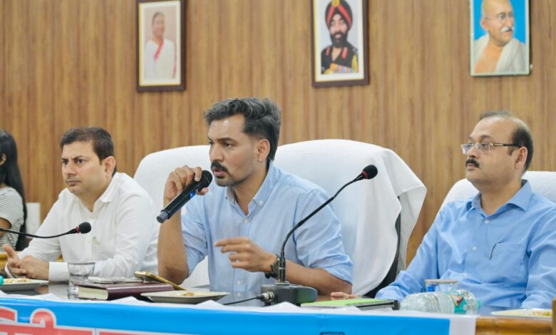 जनगणना-2027 के दूसरे चरण की तैयारियों को लेकर दो दिवसीय प्रशिक्षण संपन्न जिलाधिकारी ने अधिकारियों को समयबद्ध एवं त्रुटिरहित जनगणना संपन्न कराने के दिए निर्देश जनगणना-2027 के दूसरे चरण की तैयारियों को लेकर दो दिवसीय प्रशिक्षण संपन्न जिलाधिकारी ने अधिकारियों को समयबद्ध एवं त्रुटिरहित जनगणना संपन्न कराने के दिए निर्देश