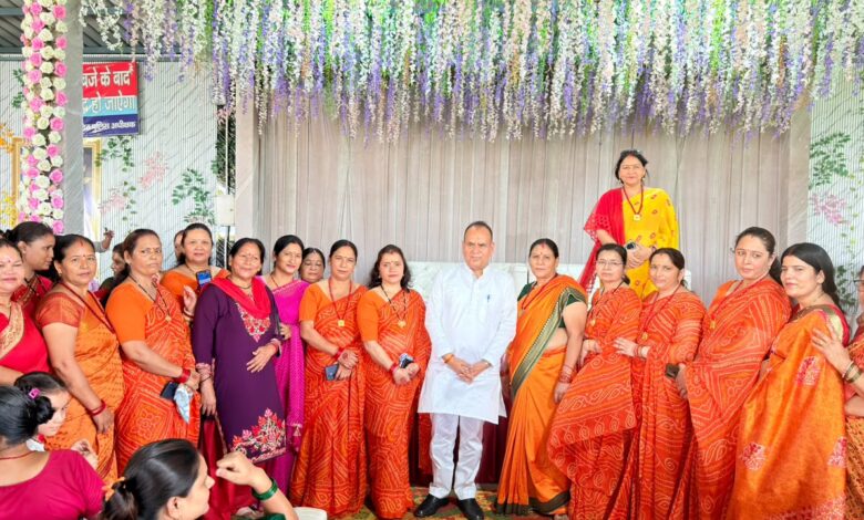 बनियावाला-बड़ोवाला में मातृशक्ति से संवाद, महिलाओं ने महंगाई और घरेलू बजट पर जताई चिंता – आर्येंद्र शर्मा बनियावाला-बड़ोवाला में मातृशक्ति से संवाद, महिलाओं ने महंगाई और घरेलू बजट पर जताई चिंता – आर्येंद्र शर्मा