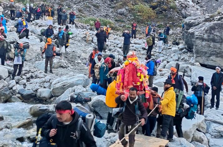 नंदा देवी जात यात्रा में SDRF उत्तराखंड की महत्वपूर्ण भूमिका, दुर्गम यात्रा मार्गों पर श्रद्धालुओं को मिल रही हरसंभव सहायता नंदा देवी जात यात्रा में SDRF उत्तराखंड की महत्वपूर्ण भूमिका, दुर्गम यात्रा मार्गों पर श्रद्धालुओं को मिल रही हरसंभव सहायता