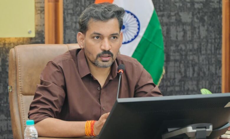 आर्थिक संसाधनों के अभाव में किसी भी बच्चे का उपचार नहीं होने दिया जाएगा प्रभावितः डीएम