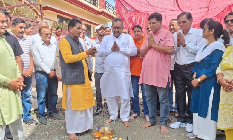 पिताम्बरपुर में रु. 59.41 लाख के सड़क निर्माण कार्यों का विधायक सहदेव सिंह पुण्डीर ने किया शुभारंभ पिताम्बरपुर में रु. 59.41 लाख के सड़क निर्माण कार्यों का विधायक सहदेव सिंह पुण्डीर ने किया शुभारंभ