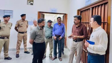 डीएम ने राजनीतिक दलों के प्रतिनिधियों के साथ ईवीएम वेयरहाउस का किया निरीक्षण