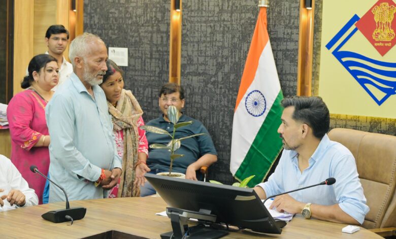 समाधान दिवस में 120 शिकायतें दर्ज, डीएम ने अधिकारियों को दिए त्वरित कार्रवाई के निर्देश समाधान दिवस में 120 शिकायतें दर्ज, डीएम ने अधिकारियों को दिए त्वरित कार्रवाई के निर्देश