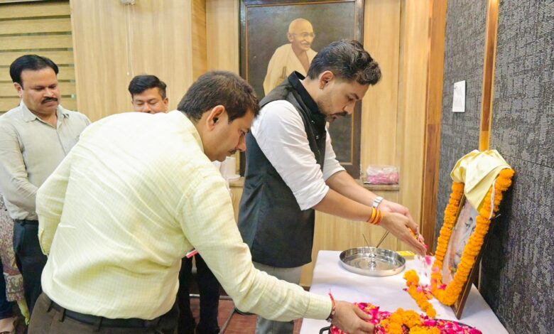 पं. गोविंद बल्लभ पंत के आदर्शों को आत्मसात कर जनसेवा के दायित्वों का ईमानदारी से निर्वहन करें: डीएम पं. गोविंद बल्लभ पंत के आदर्शों को आत्मसात कर जनसेवा के दायित्वों का ईमानदारी से निर्वहन करें: डीएम