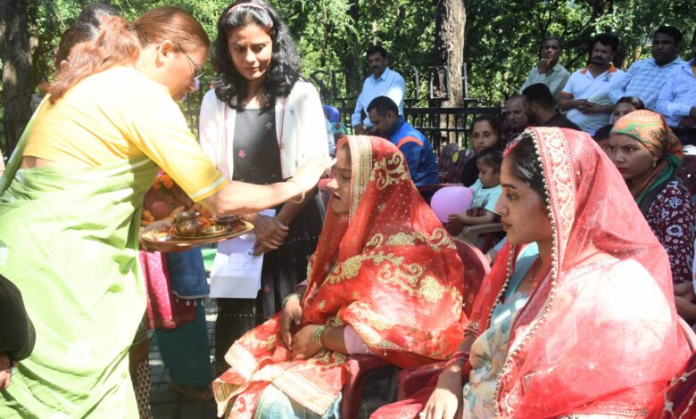 बच्चों का स्वस्थ बचपन ही है प्रदेश के मजबूत भविष्य की नींव-रेखा आर्या बच्चों का स्वस्थ बचपन ही है प्रदेश के मजबूत भविष्य की नींव-रेखा आर्या