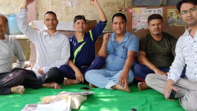 शिक्षा निदेशालय में 108दिन से क्रमिक अनशन पर डटे रहे शारीरिक शिक्षा प्रशिक्षित बेरोजगार युवा