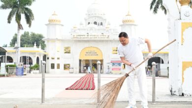 सेवा संकल्प अभियान’ के तहत नानकमत्ता पहुंचे मुख्यमंत्री धामी, स्वच्छता अभियान में किया श्रमदान