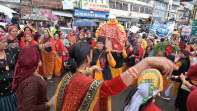 मसूरी में शरदोत्सव का रंगारंग आगाज, लोक संस्कृति के रंग में रंगा गांधी चौक डीएम डॉ. आशीष चौहान व पालिकाध्यक्ष मीरा सकलानी ने किया शरदोत्सव-2026 का शुभारंभ मसूरी में शरदोत्सव का रंगारंग आगाज, लोक संस्कृति के रंग में रंगा गांधी चौक डीएम डॉ. आशीष चौहान व पालिकाध्यक्ष मीरा सकलानी ने किया शरदोत्सव-2026 का शुभारंभ