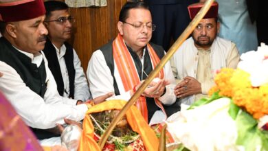प्रधानमंत्री नरेंद्र मोदी के सार्वजनिक जीवन और राष्ट सेवा के के 25 वर्ष पूर्ण होने पर सीएम धामी ने उत्तरकाशी के काशी विश्वनाथ मंदिर में की विशेष पूजा